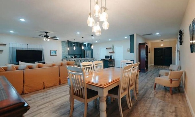 Indian Harbor Estates House | Oak Hill Luxury Fish & Boat House