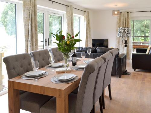 Binsted House | Oak Lodge