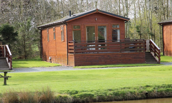 Shrewsbury Cottage | OAK LODGE, pet friendly, with pool in Beaconsfield Holiday Park