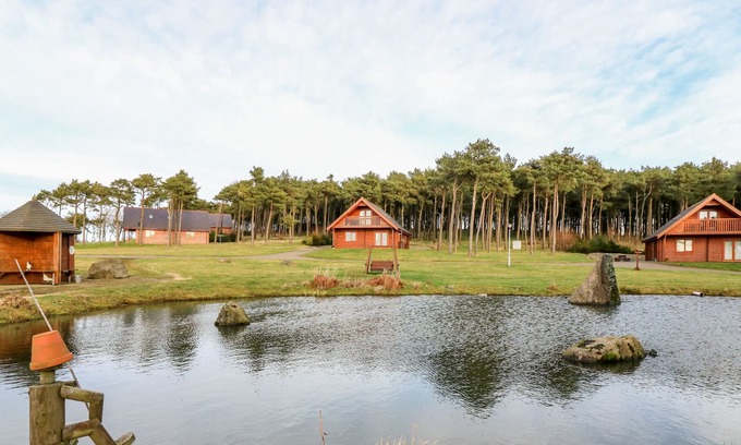 Fyvie House | OAK LODGE, pet friendly, country holiday cottage in Aberchirder