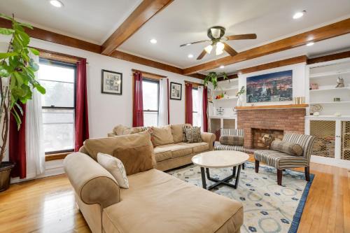 Oak Park Apartment | Oak Park Apartment, 10 Mi to Downtown Chicago!