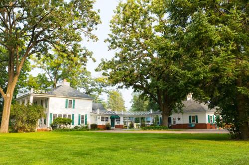 Whitehall House | Oak Park Inn