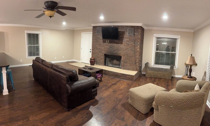 Huntsville House | Oak Park Oasis