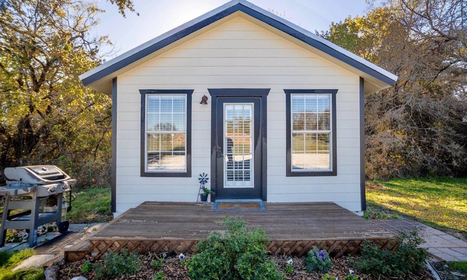 Waco Cottage | Oak Ridge Cottage ll - Cozy Place To Stay!