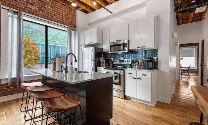 Downtown Kansas City Condo | Oak St Lofts - Private Parking, Walk to T-Mobile Center and Streetcar!
