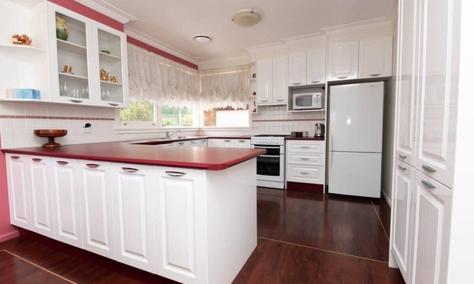 Bletchington House | Oak St - Perfect Home Away From Home, Close to CBD