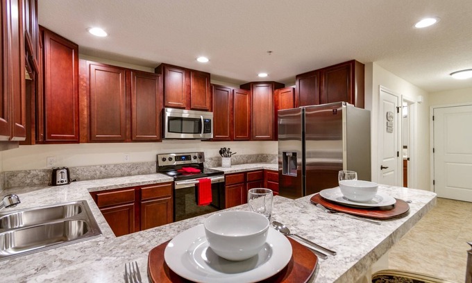 Green Cove Springs Apartment | Oak Street #13 |Monthly Rates |Walkable |Small Dogs Ok |Seasonal Pool |Near St Johns River & Pier