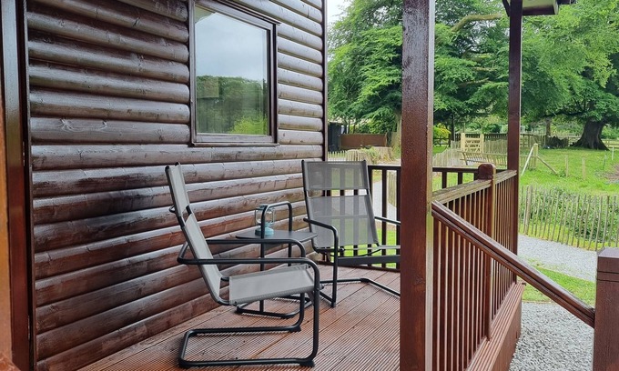 Fivemiletown Cabin | Oak Tree Cabin