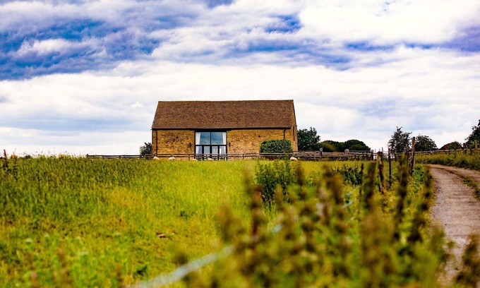 Witney House | Oak Tree Cottage at King John's Barn - sleeps 4 guests in 2 bedrooms