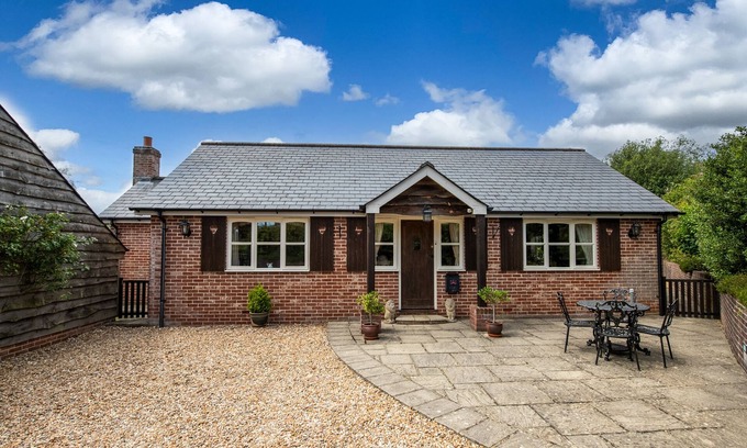 New Forest District House | Oak Tree Cottage, Charming & Rural Home, Heart of the New Forest