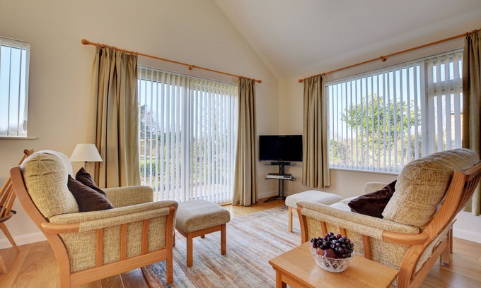 Attleborough House | Oak Tree Cottage - Two Bedroom House, Sleeps 3