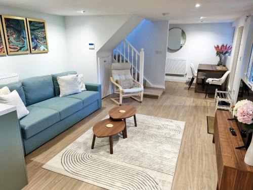 Copthorne Apartment | Oak Tree Cottage near Gatwick Airport