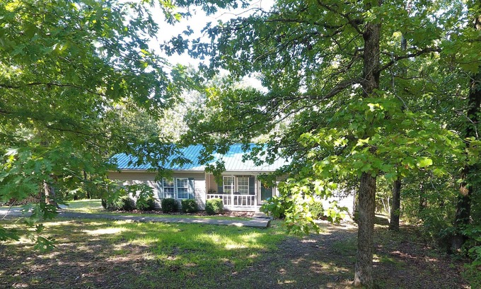 Stewart House | Oak View Cabin, Stewart, Tn., Very Remote, Big Screened In Back Porch!