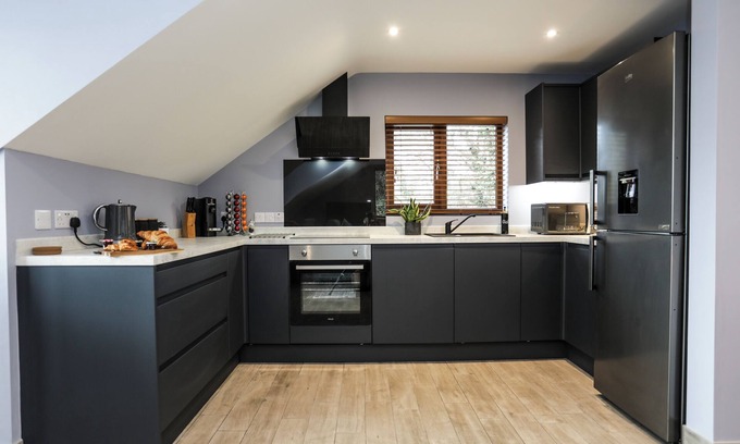 Martlesham Heath Cabin | Oak View Lodge | Suffolk | Private Parking | Wifi