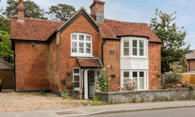 New Forest District House | Oakapple Cottage