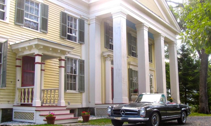 Halfmoon Bed & Breakfast | Oakcliff Bed and Breakfast