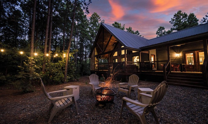 Pickens House | Oakhaven Fell - Couples Retreat - Sauna - Cold Plunge - Hot Tub