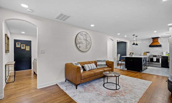 Pineywoods House | Oakhurst Corner- 3B/2B 10 min drive to Wrightsville Beach