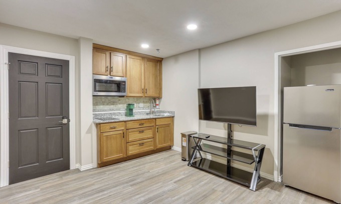 Oakland City Apartment | Oakland City Apartment: Close to Dtwn