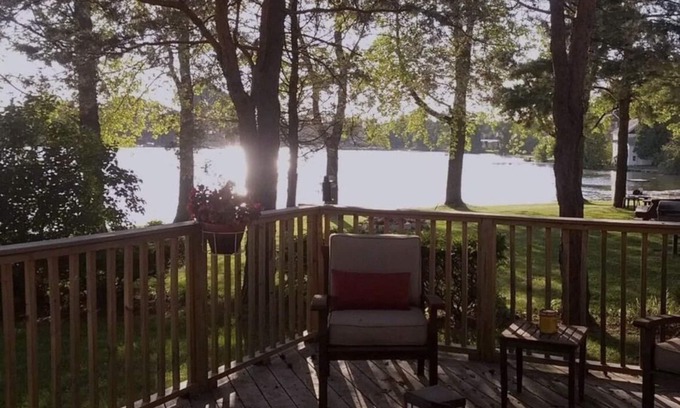 Drayton Plains House | Oakland County All-Sports Lakefront Home-4 Bedrooms with many amenities
