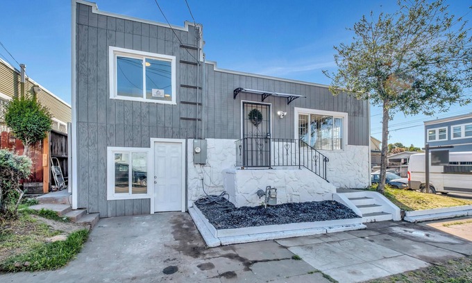 Oakland House | Oakland's best