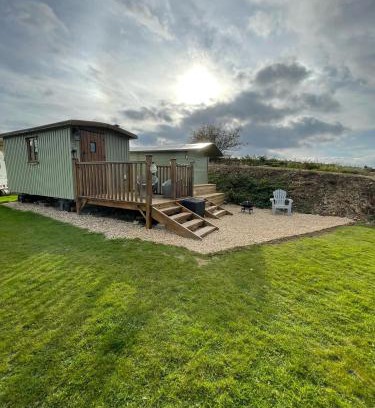 Great Fryup Dale Ski Chalet | Oakley View Shepherds Hut with hot tub