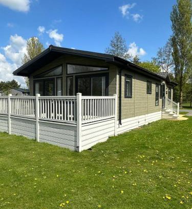 Allerthorpe Apartment | Oakmont 4 - Lodge with Hot Tub