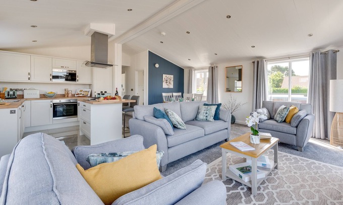 Burnham Market House | Oakrise - Two Bedroom House, Sleeps 4