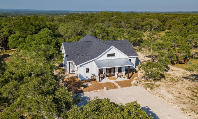Spring Branch House | Oaks Ranch- Gorgeous Home near Guadalupe River State Park