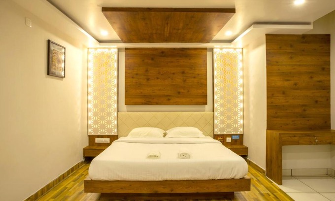 Bekal Hotel | Oaks Residency