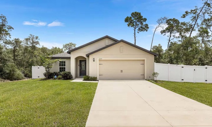 Ocala House | Oaks Retreat near Florida Horse Park Ocala — Fenced Yard, 3BR/2BA
