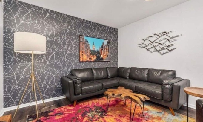 College Station House | Oakwell Townhome - King Bed Suite minutes from Texas A&M