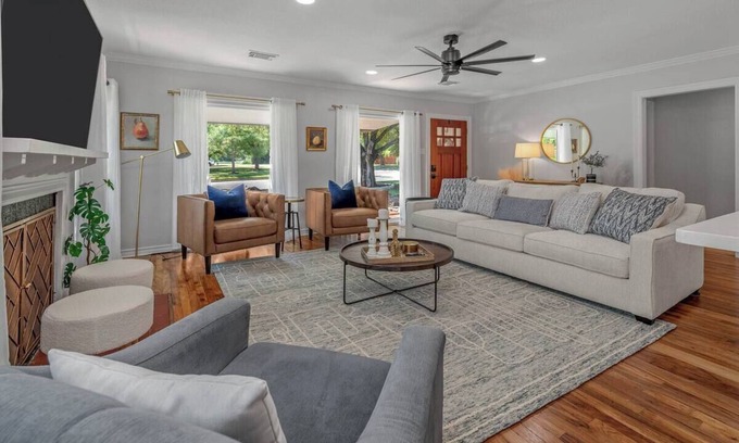 College Station House | Oakwood Retreat: 1.3 miles to Kyle Field!