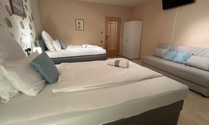 Untermeitingen Apartment | Oase mit Parkplatz, Kaffeeautomat, Balkon und Küche