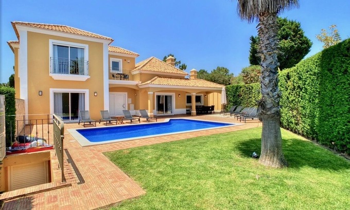 Sesmarias Villa | Oasis 6 Luxury Villa 500m to the beach