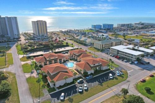 Daytona Beach House | Oasis #7 Coastal Escape in Daytona Beach Shores-Walk To The Beach