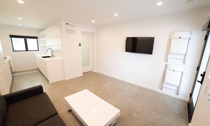 Venice Apartment | Oasis Half a Block from the Beach