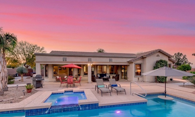 San Tan Valley House | Oasis in The Desert! 5 Bedrooms, 3 Baths, Heated Resort Pool and Spa! Separate Casita! by Redawning
