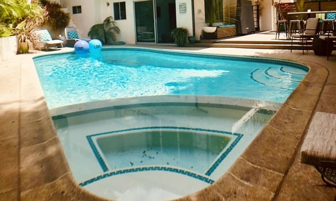 Hollywood Dell Apartment | Oasis in the Heart of Hollywood with Private Pool & Spa - 5 Star Modern Studio