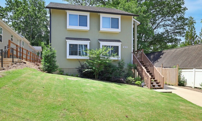 Southwest Raleigh House | Oasis near NCSU: Walk to Campus, Dine Local 4BR/4B