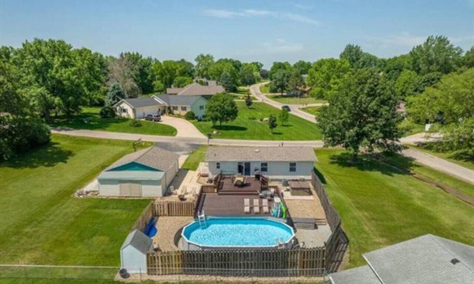 Waterloo House | Oasis Near Water/Theme Park with Pool/Hot Tub