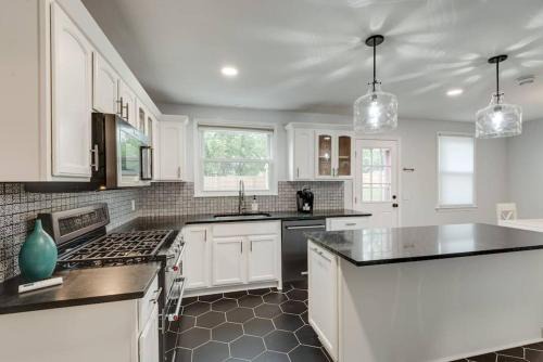 Nashville-Davidson House | Oasis Of Nashville, With A Pool And Hot Tub !