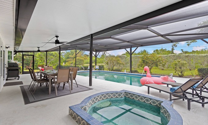Gulf Gate Estates House | Oasis on Gate – Heated Pool, 10min to Siesta