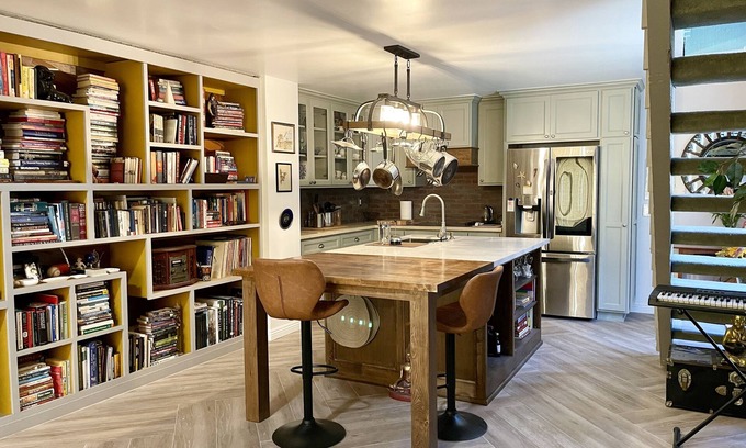 El Dorado Condo | Oasis on the lake for book lovers