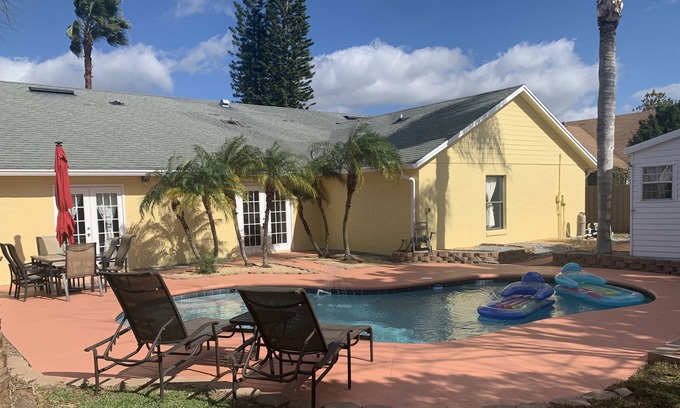 Mill Run House | OASIS PALM HAVEN – 20 minutes to the Disney/Universal theme Parks