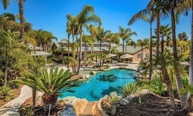 Vista Cottage | Oasis Resort w/private heated pool, water slide, hot-tub, mini golf, firepit