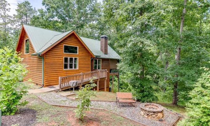 Cleveland Cabin | Oasis- Spa Cabin W/Sauna, Jacuzzi, and Rain Shower/hot tub