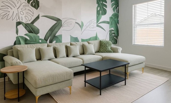 Dallas County House | Oasis Verde - Tropical Wilmer Home in TX