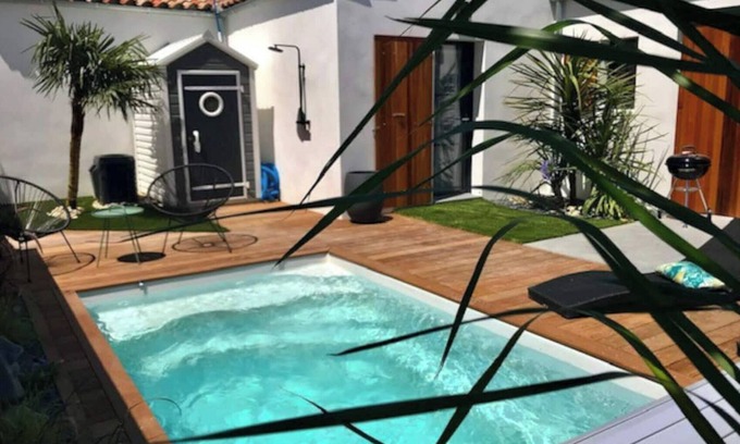 Saint-Georges-d'Oleron Villa | "øasis, villa near the beach with heated swimming pool