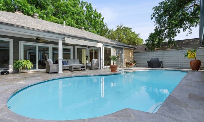 Lake Highlands House | Oasis With Pool + Grill + Patio